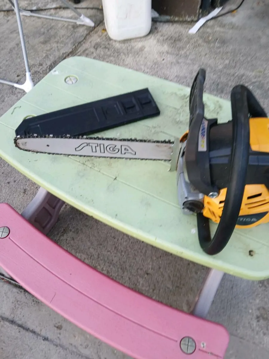 Chain saw - Image 1