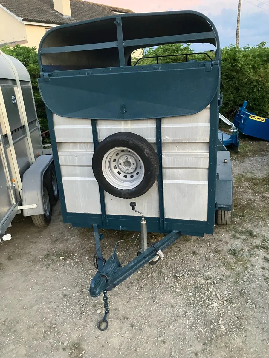 Trailer - Image 1