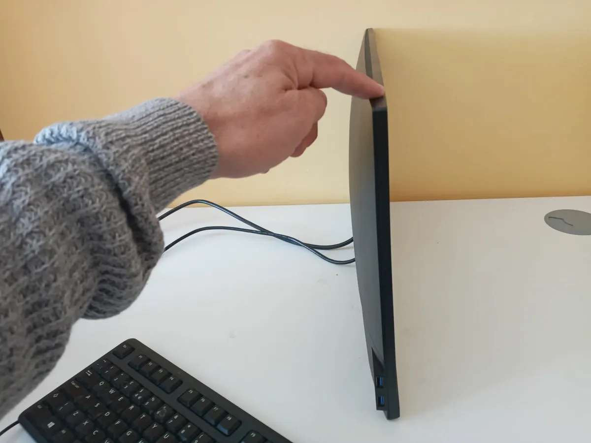 Delivery - Dell P2319H  - 23 Inch Monitor - Image 4