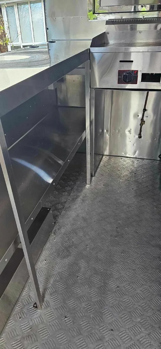 Food trailer HSE approved - Image 2