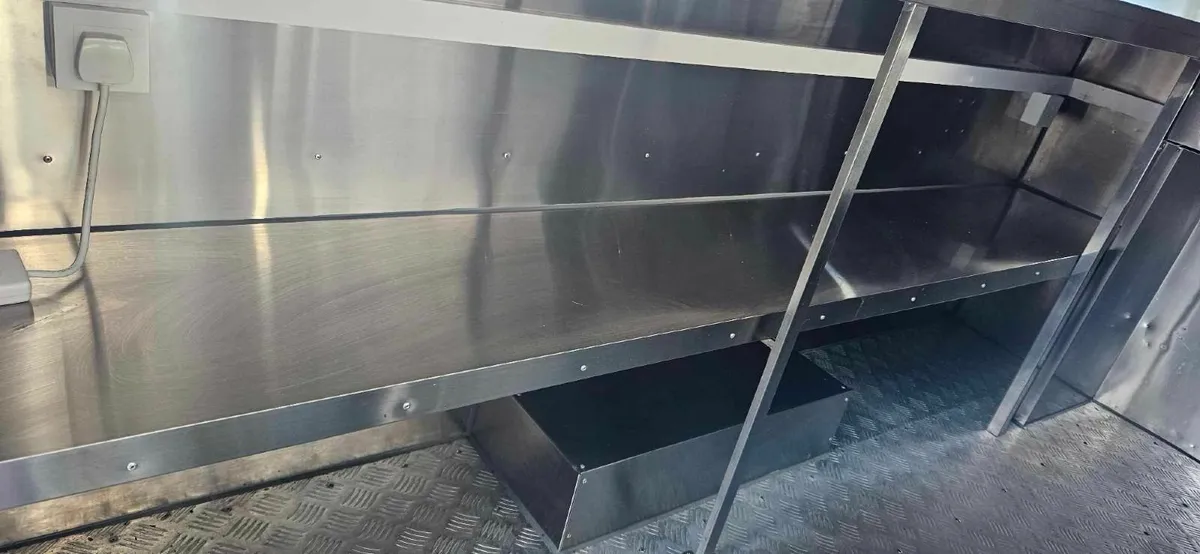Food trailer HSE approved - Image 3