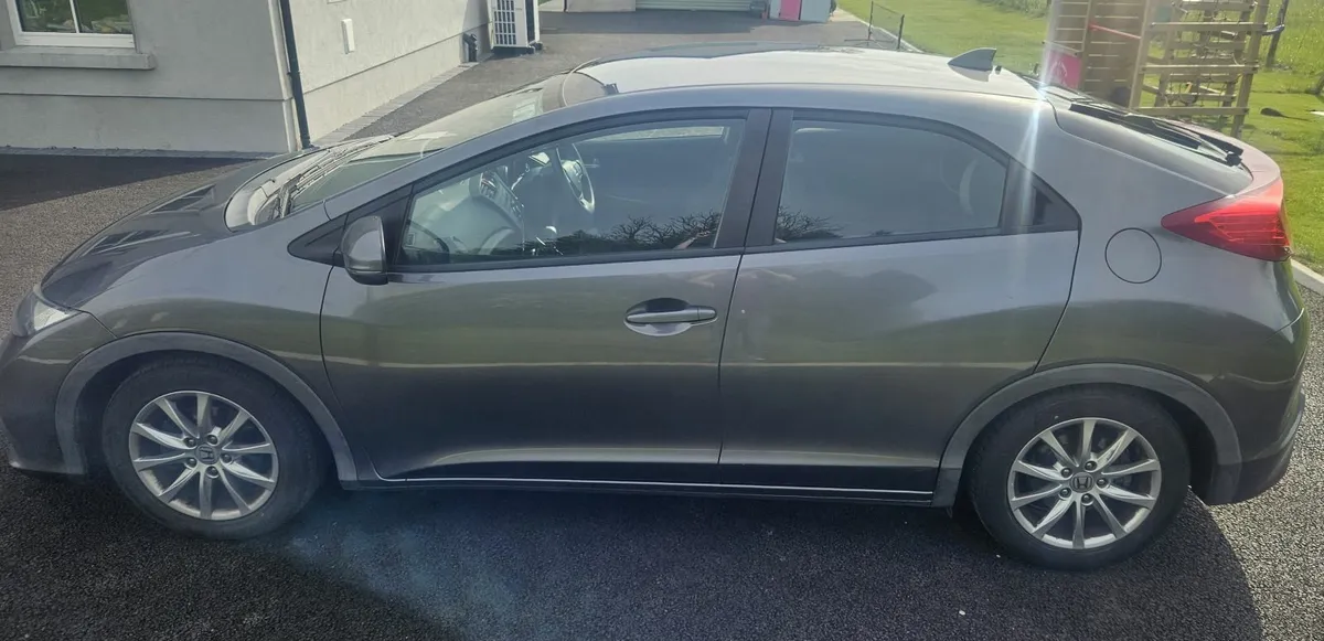Honda Civic 2013 - Image 2