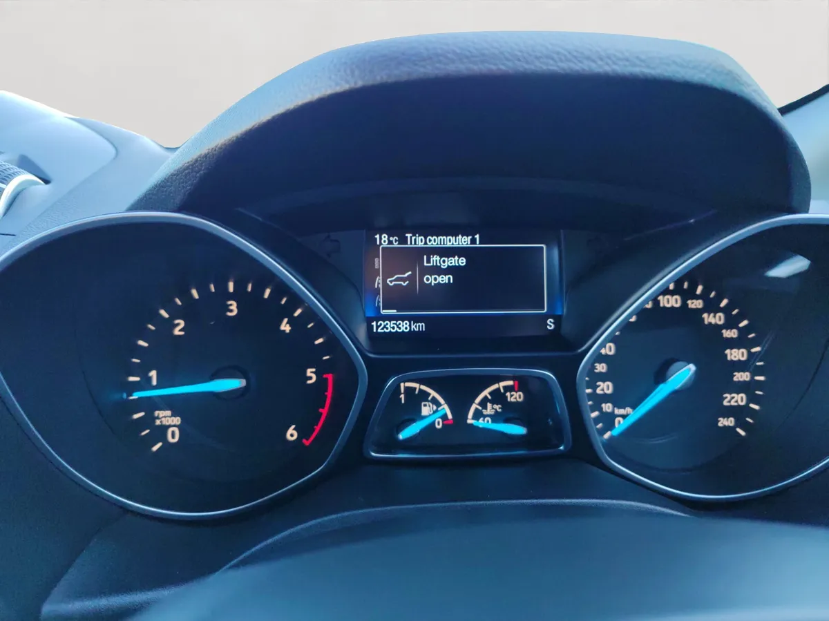 Ford Kuga Tdci ST Line - Image 4