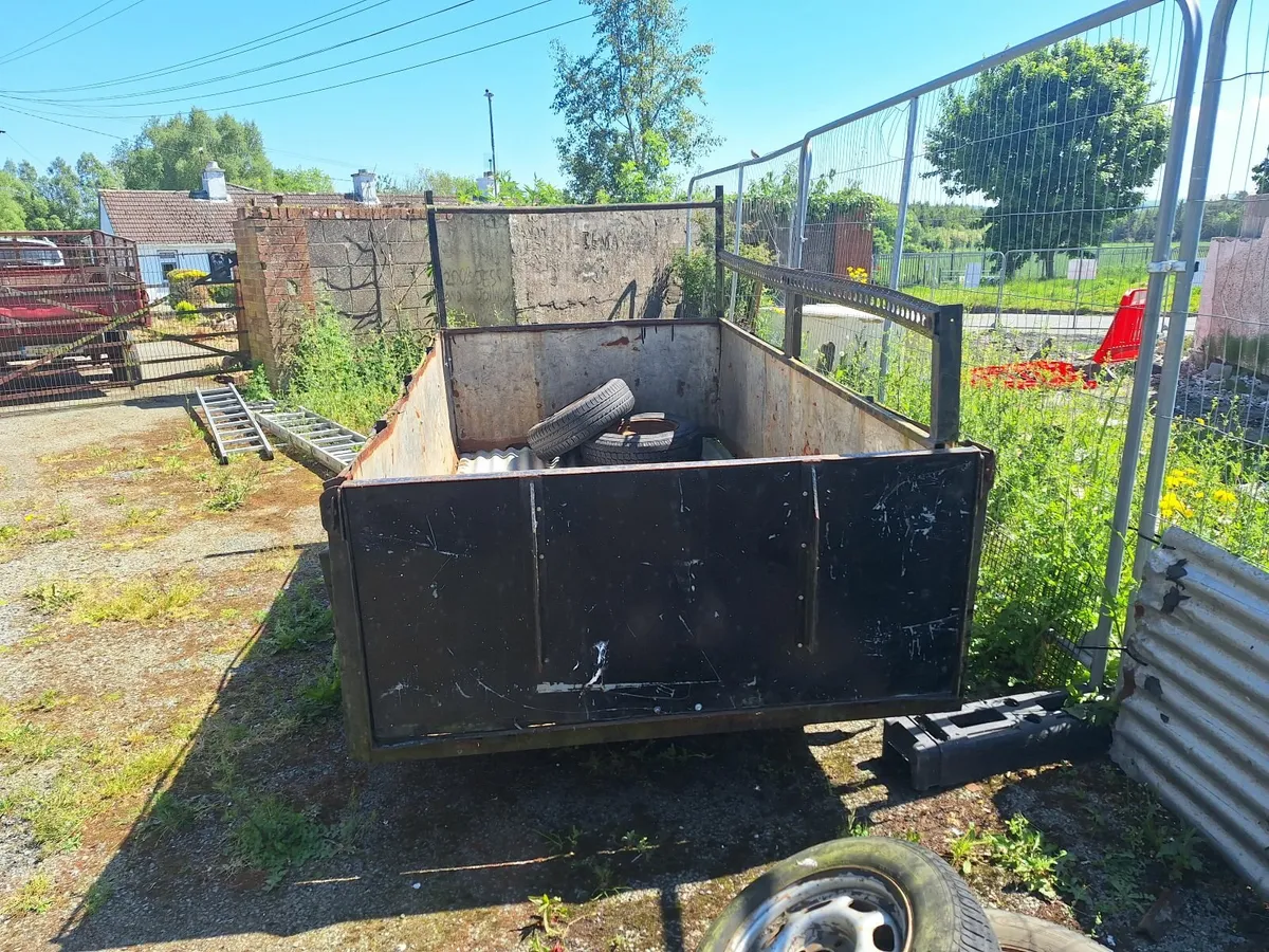 Trailer - Image 1