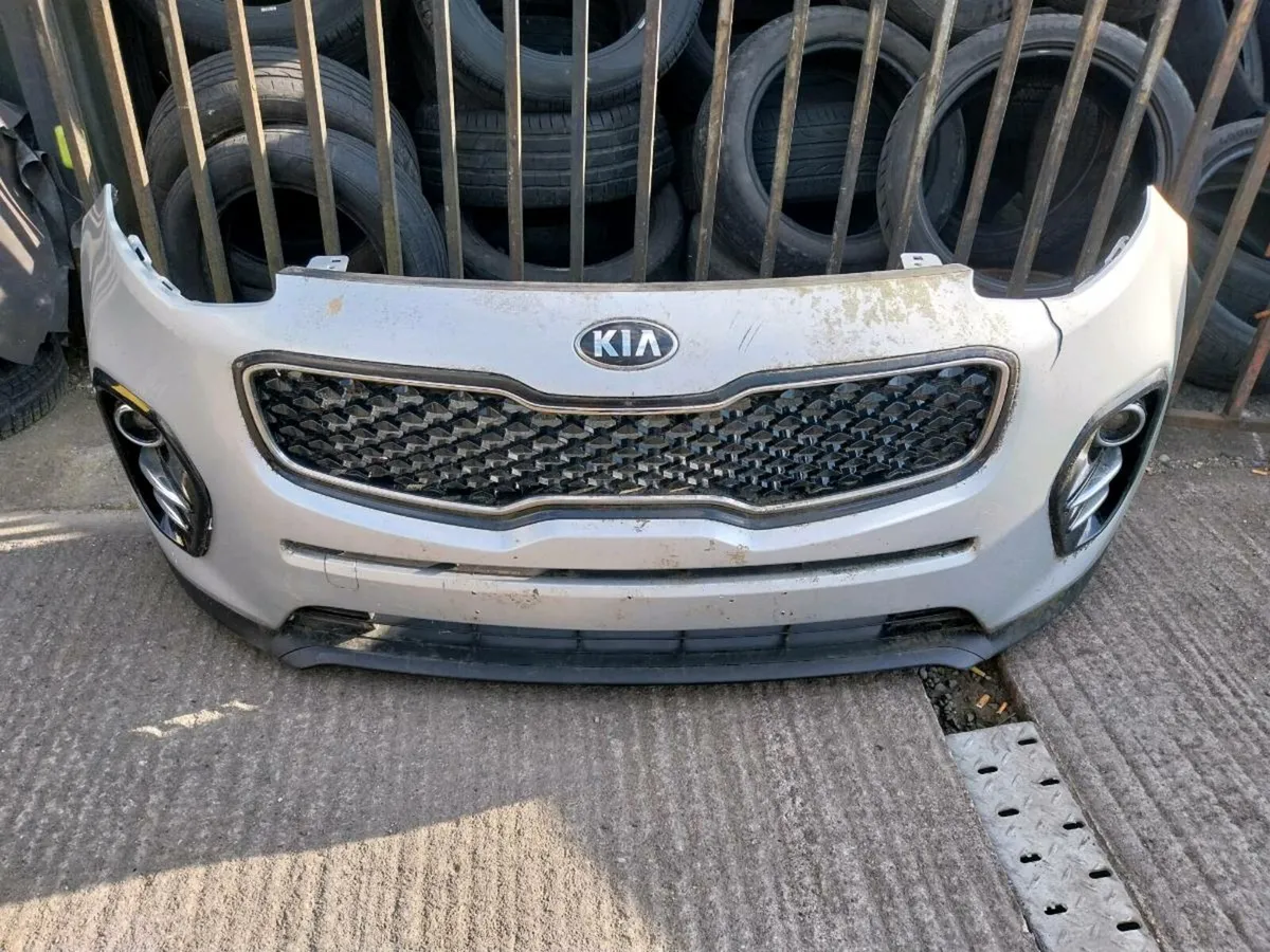 Kia Sportage complete front bumper - Image 1