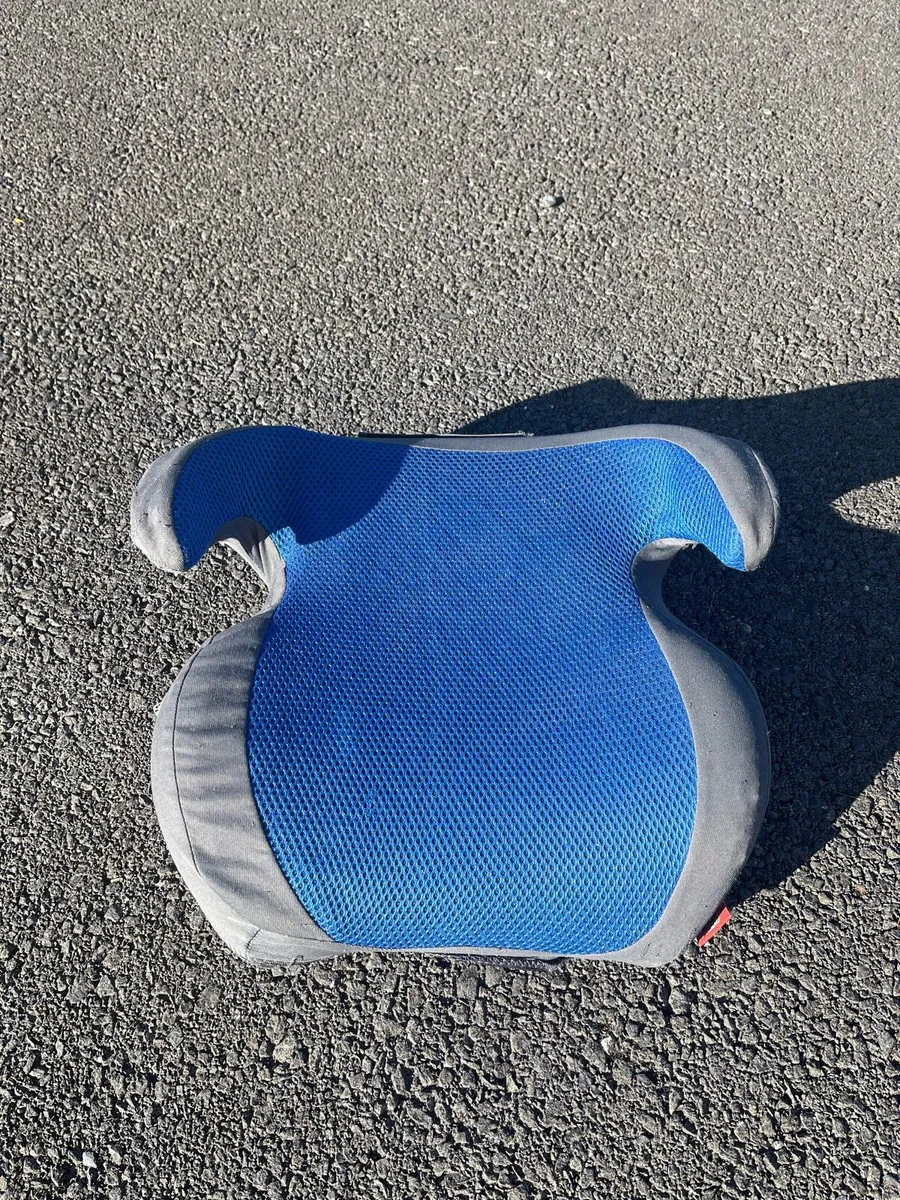 Child booster seat - Image 1