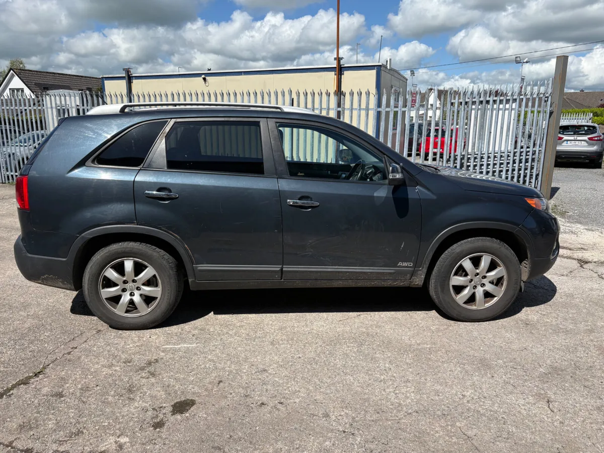 2011 Kia Sorento 7 seater - Image 2