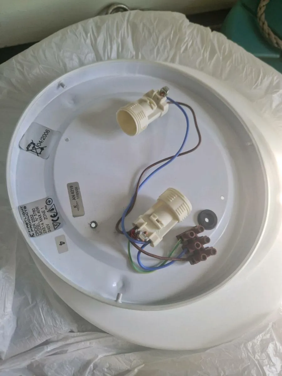 Round light up mirror - Image 4
