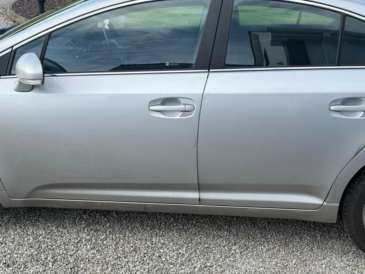 Toyota Avensis 2011 - Image 3