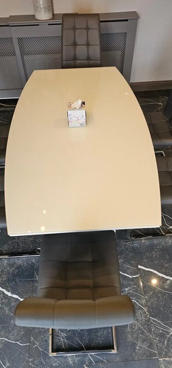 table and chairs - Image 1