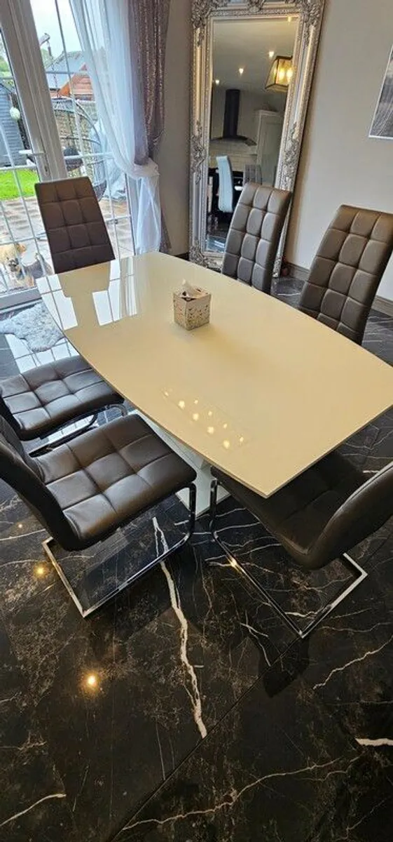 table and chairs - Image 2