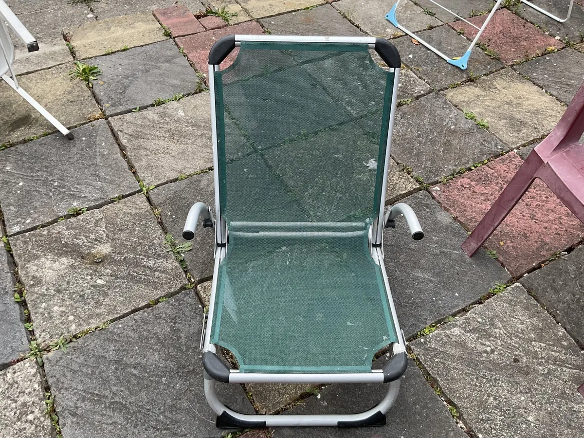 Pair of very heavy metal garden chairs - Image 2