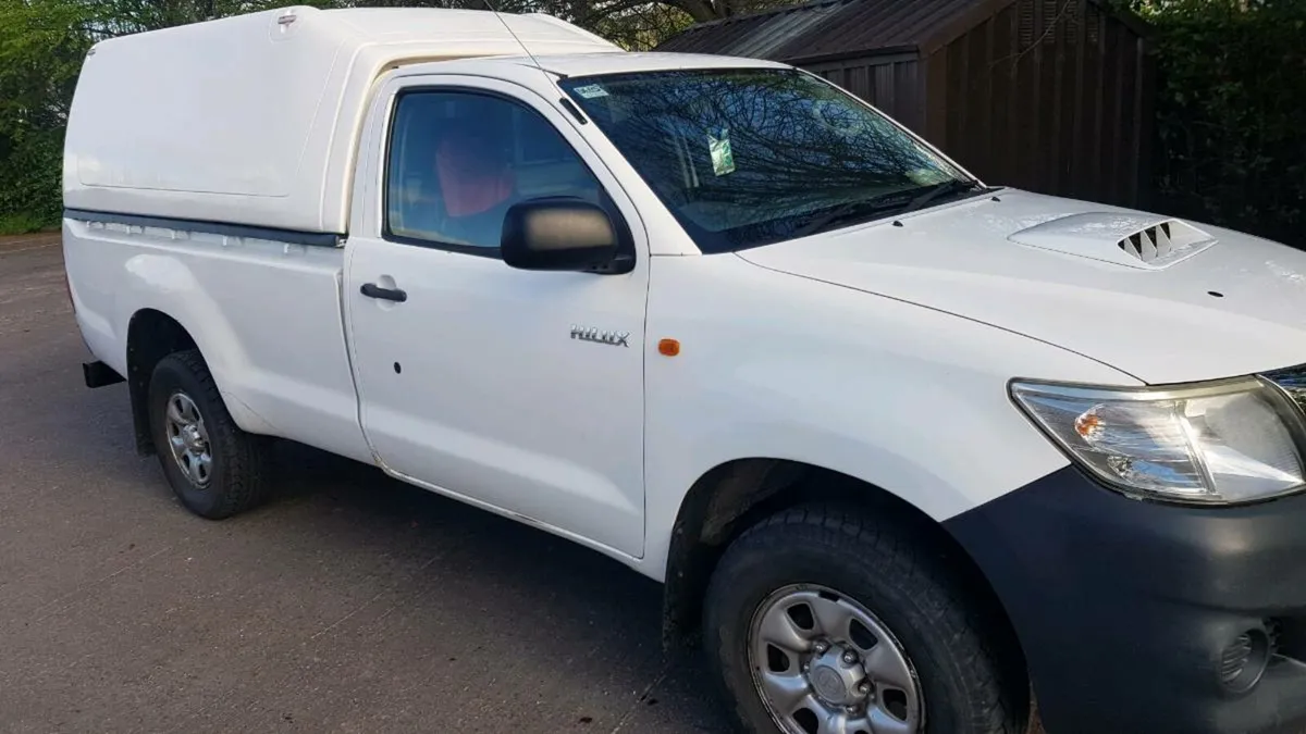 Toyota hilux very good condition - Image 3