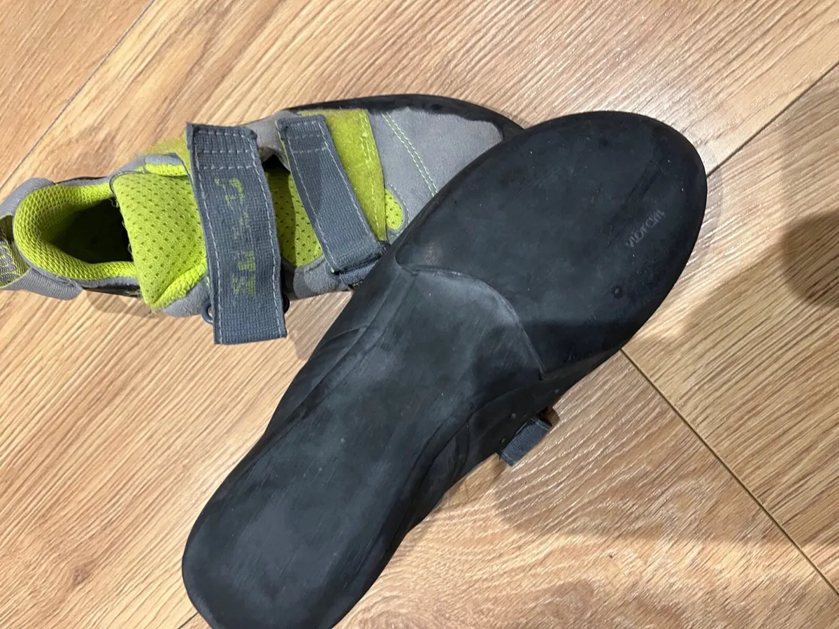 Climbing shoes size 4 - Image 4