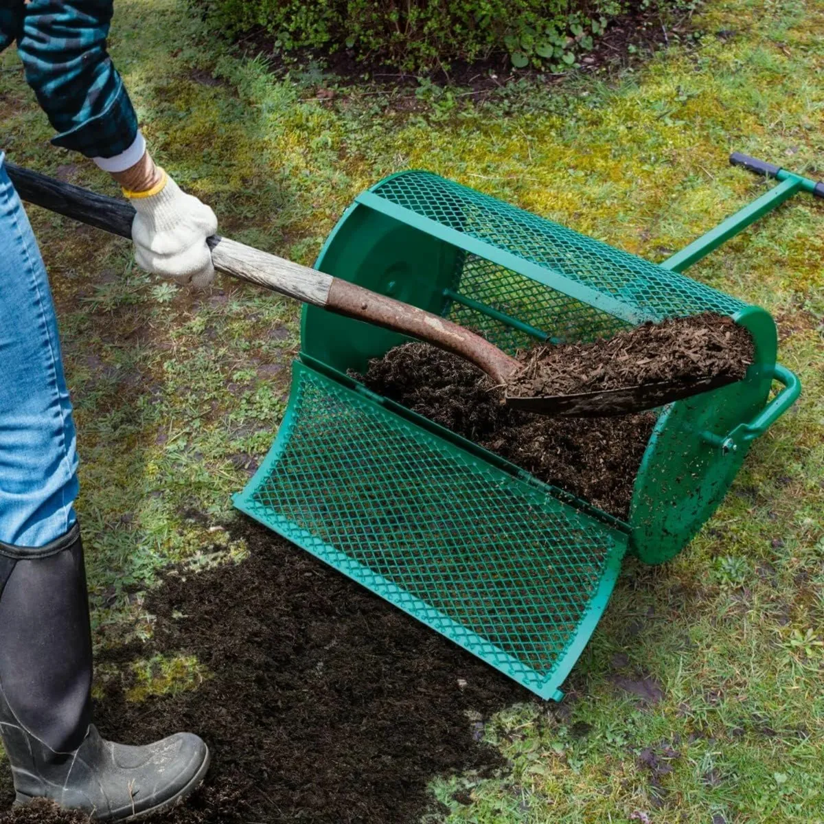 Garden compost ,seed , fertiliser spreader - Image 1