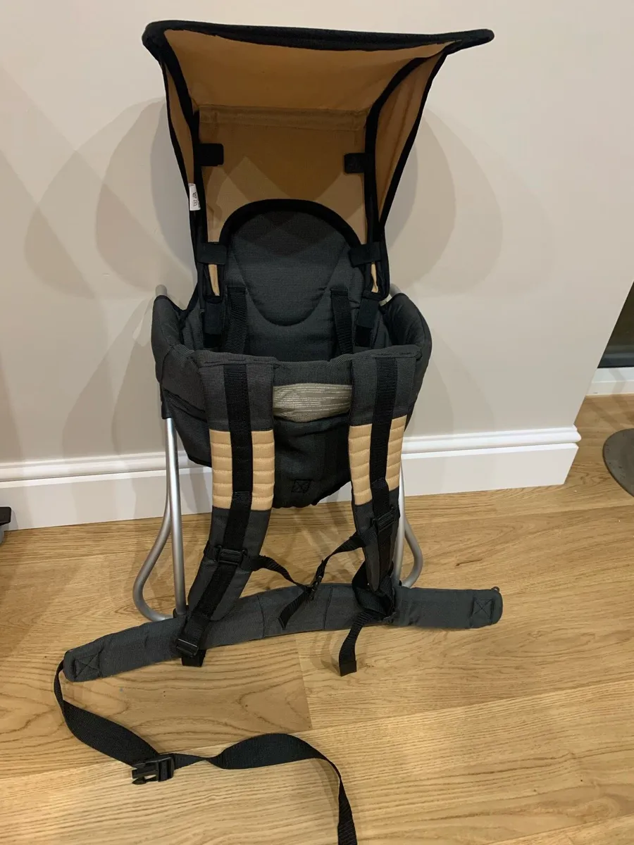 Baby carrier for hiking - Image 1