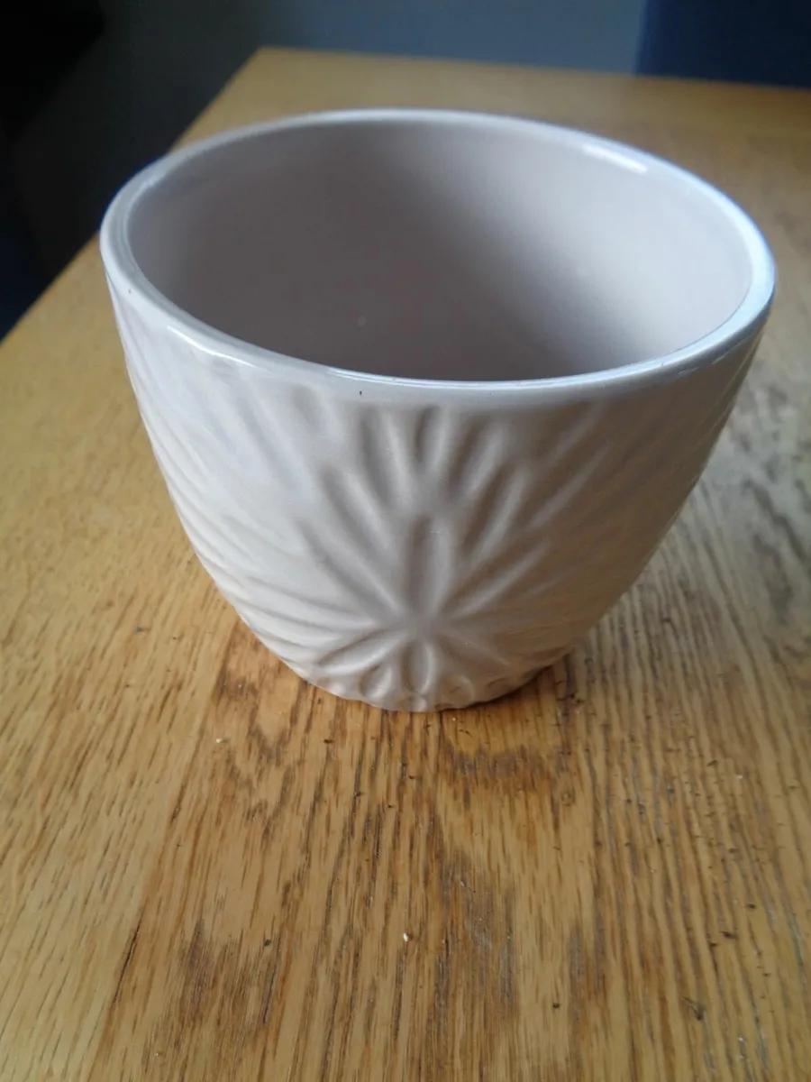 Ceramic Flower Pots x 3 for Sale - Image 3