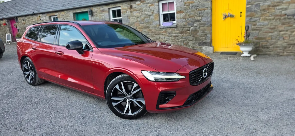 Volvo V60 2022 R DESIGN T6 4WD PHEV - Image 1