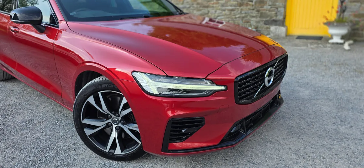 Volvo V60 2022 R DESIGN T6 4WD PHEV - Image 4