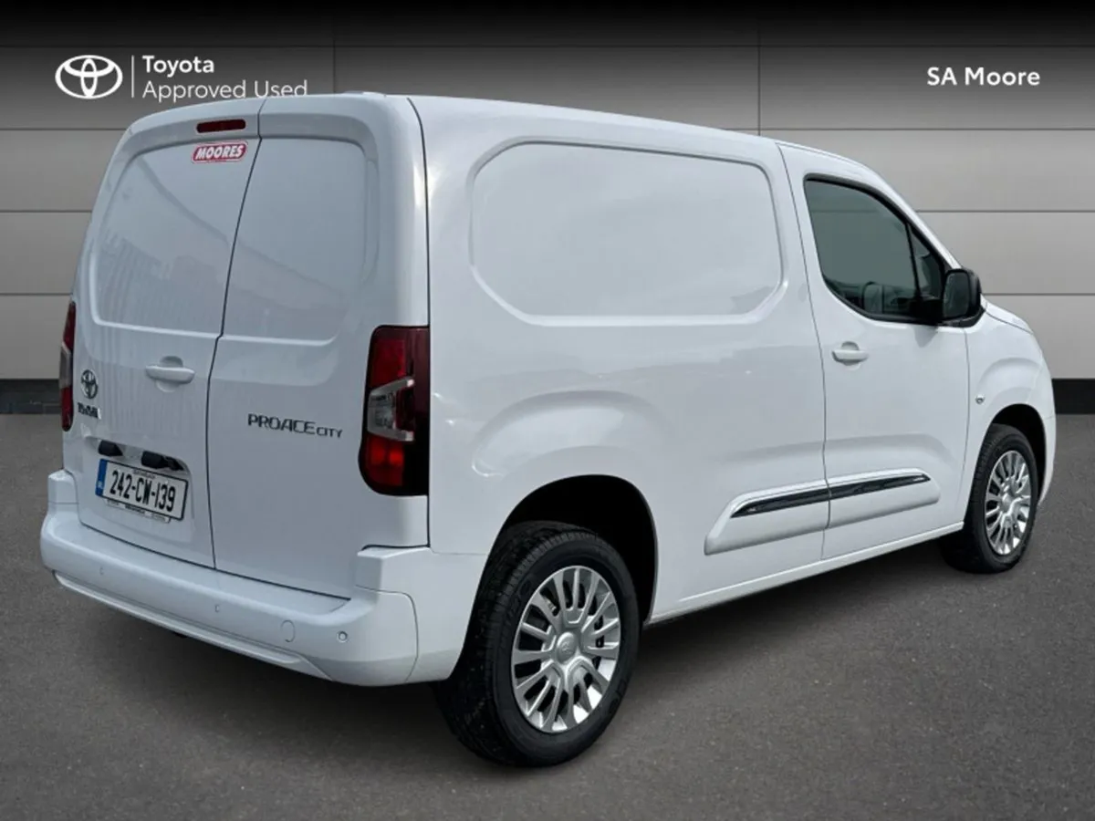 Toyota Proace 1.5 GX SWB 1000KG - Image 2