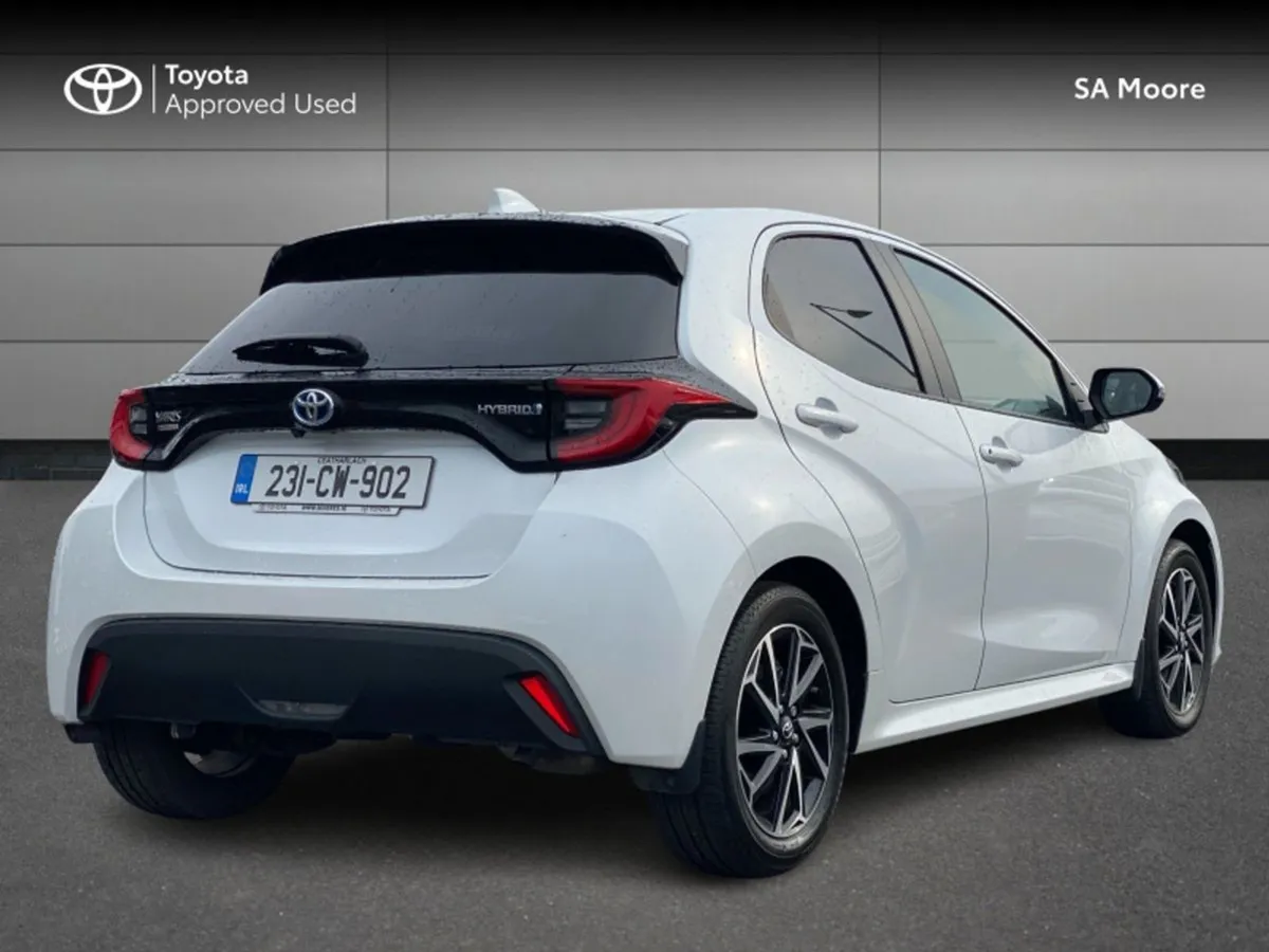 Toyota Yaris Hybrid Luna Sport - Image 2