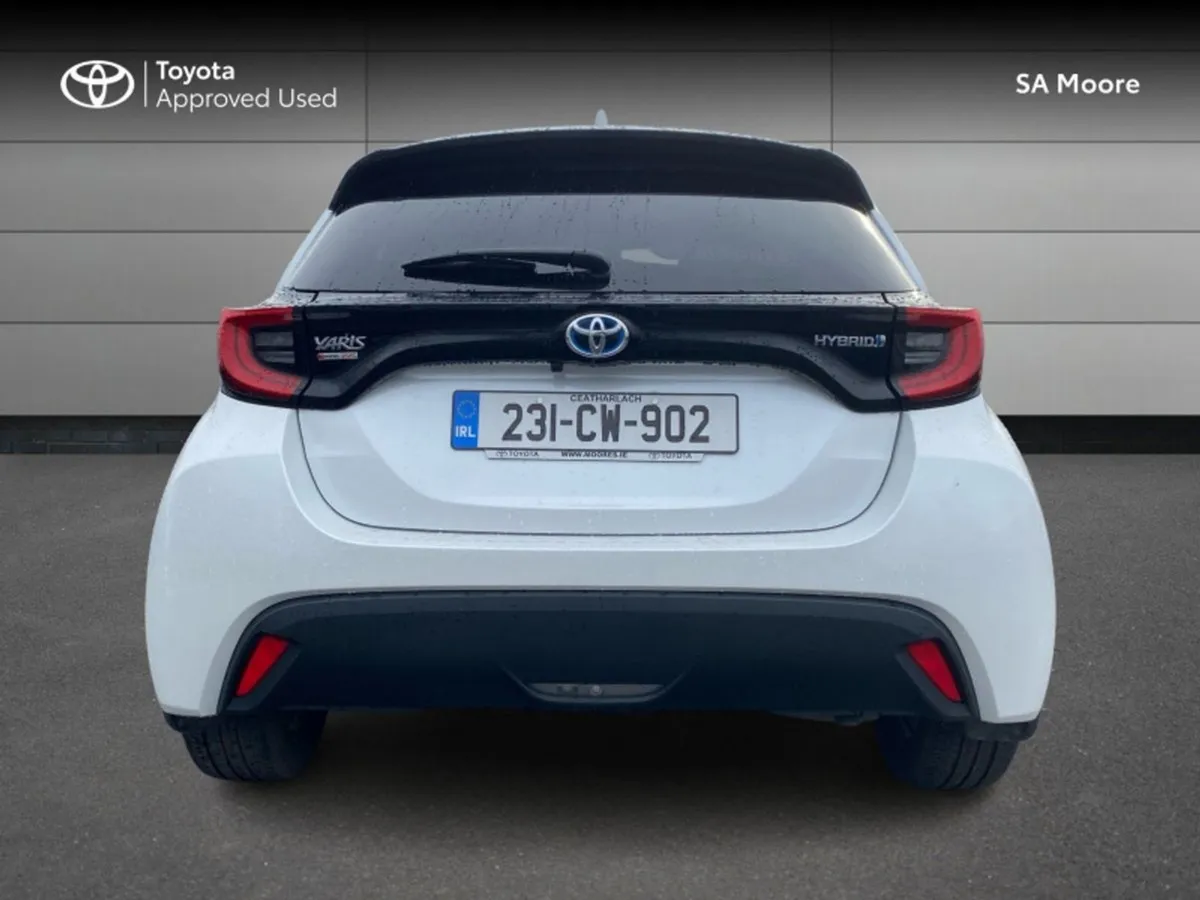 Toyota Yaris Hybrid Luna Sport - Image 4