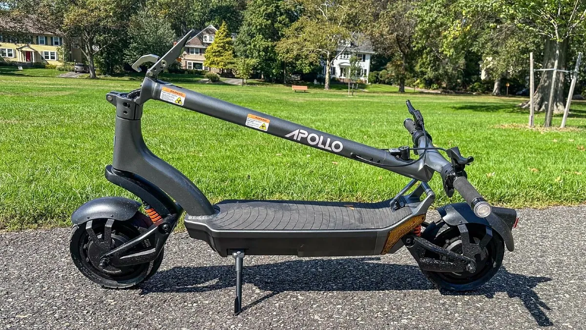 Apollo City Pro 2023 Electric Scooter – Dual Motor - Image 2