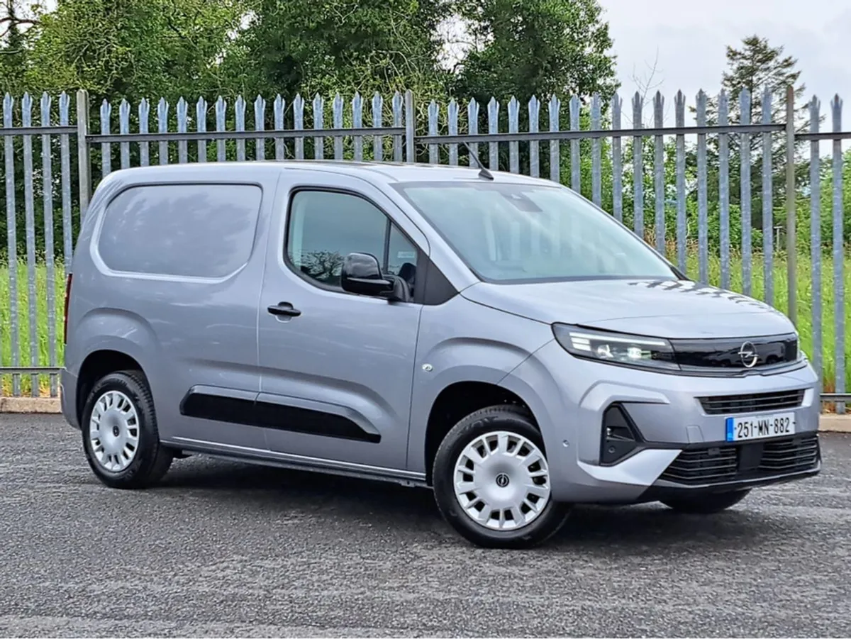 Opel Combo Sportive L1h1 1.5td 100BHP  reversing - Image 2