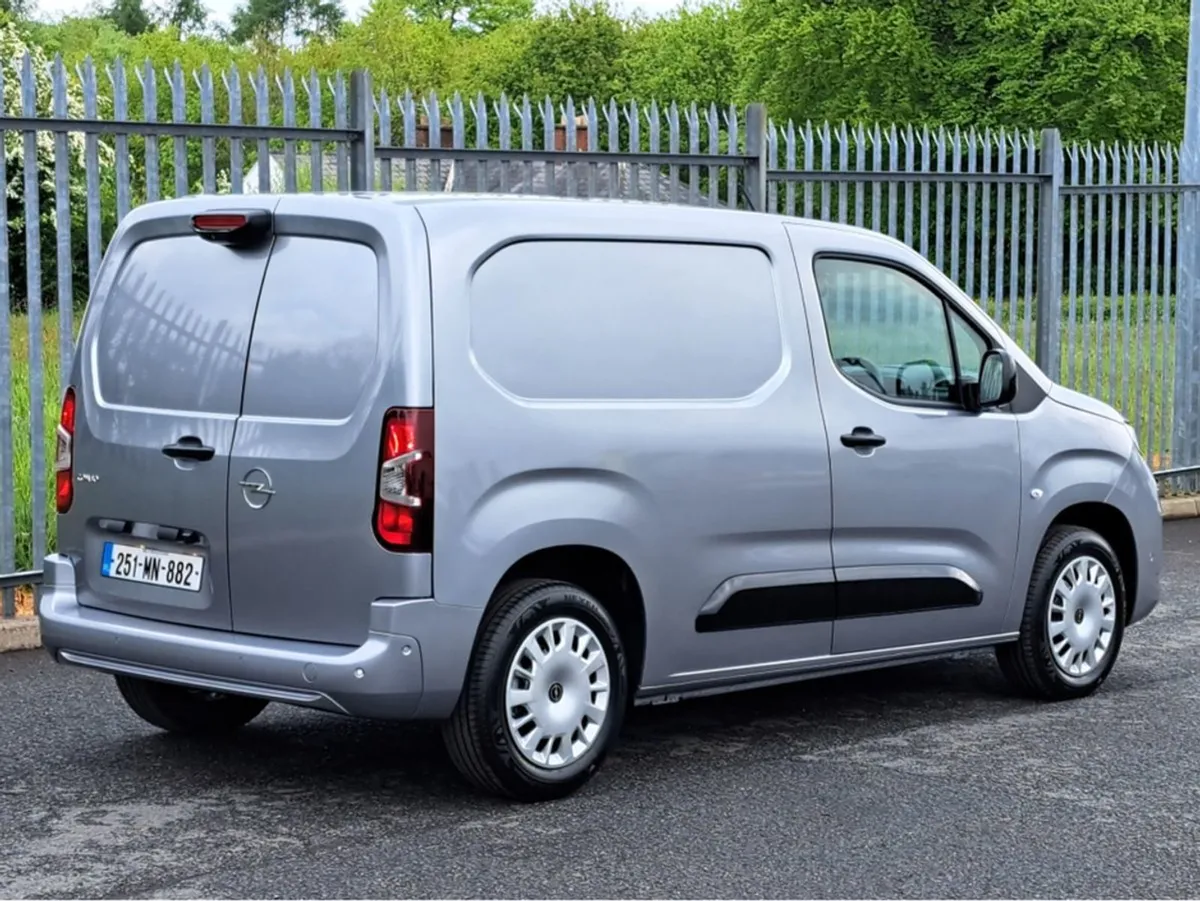 Opel Combo Sportive L1h1 1.5td 100BHP  reversing - Image 4