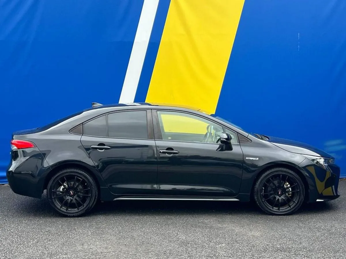 Toyota Corolla 1.8 Hybrid // Full Service History - Image 2