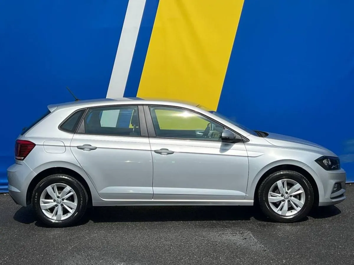 Volkswagen Polo Trendline 1.0 TSI // Multimedia D - Image 2