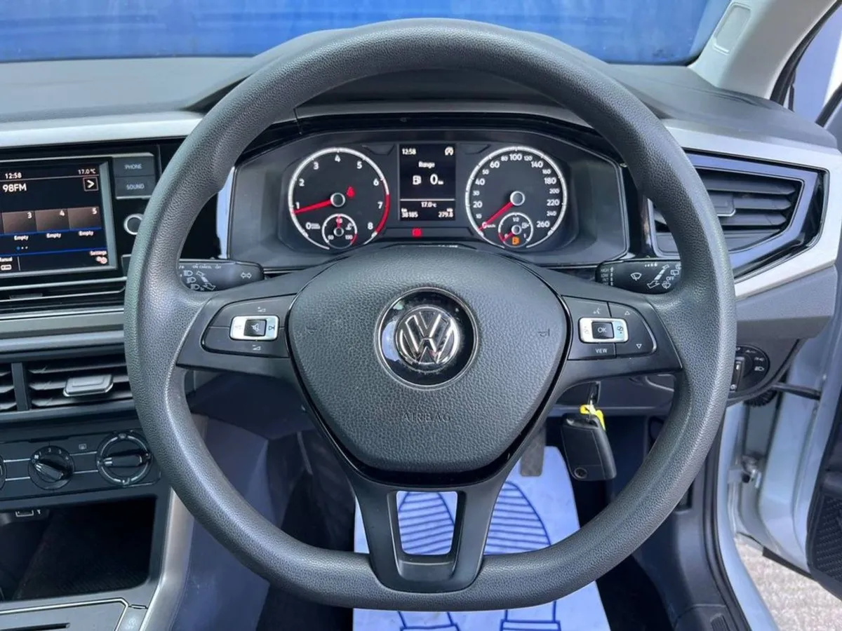Volkswagen Polo Trendline 1.0 TSI // Multimedia D - Image 4