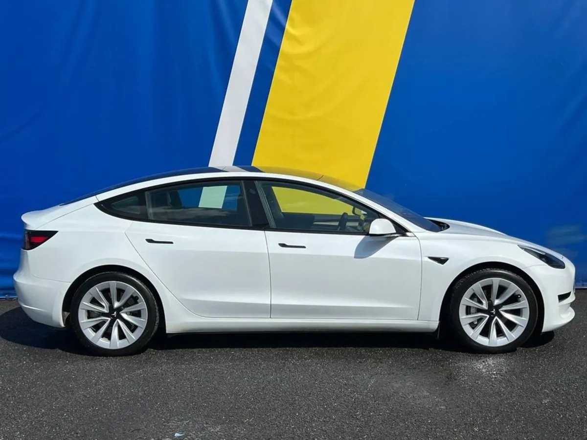 Tesla Model 3 Standard Range // Tesla Autopilot / - Image 3