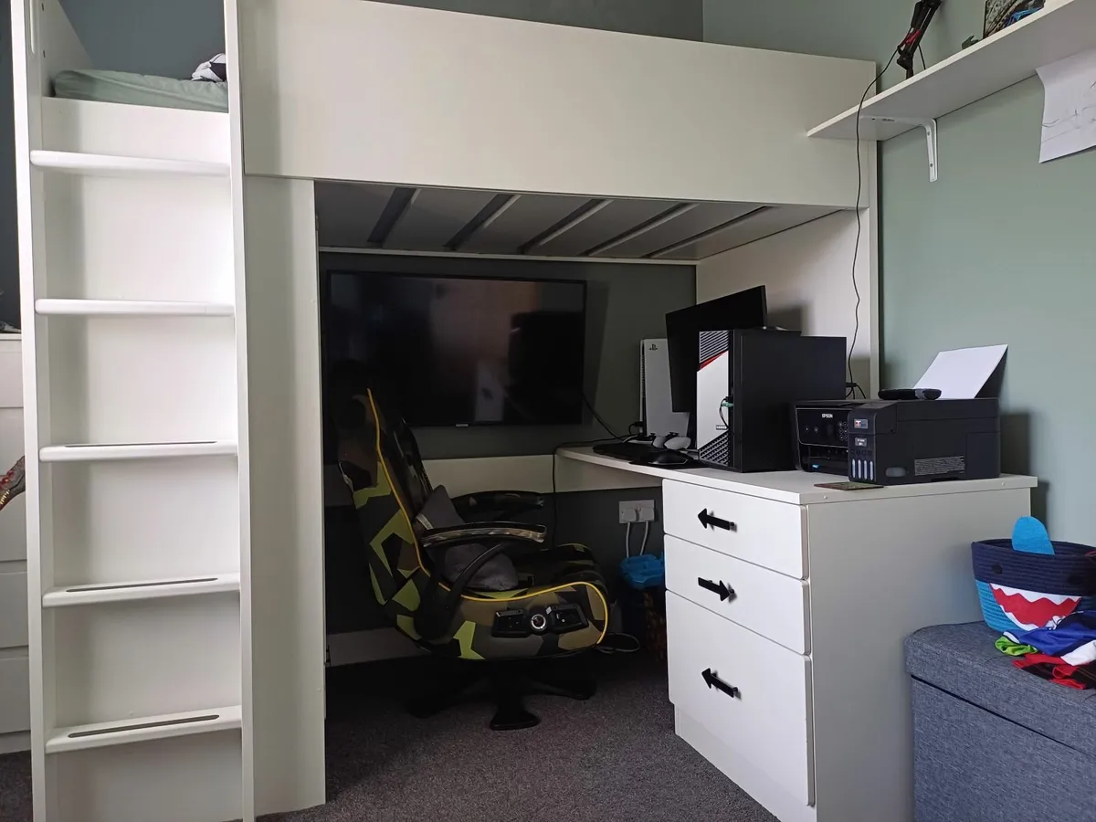 Bunk bed - Image 1