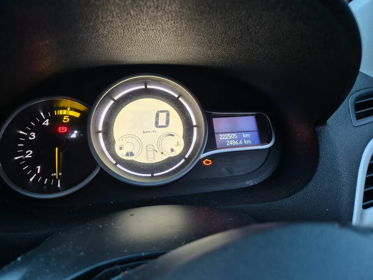 Renault Fluence 2011 - Image 4