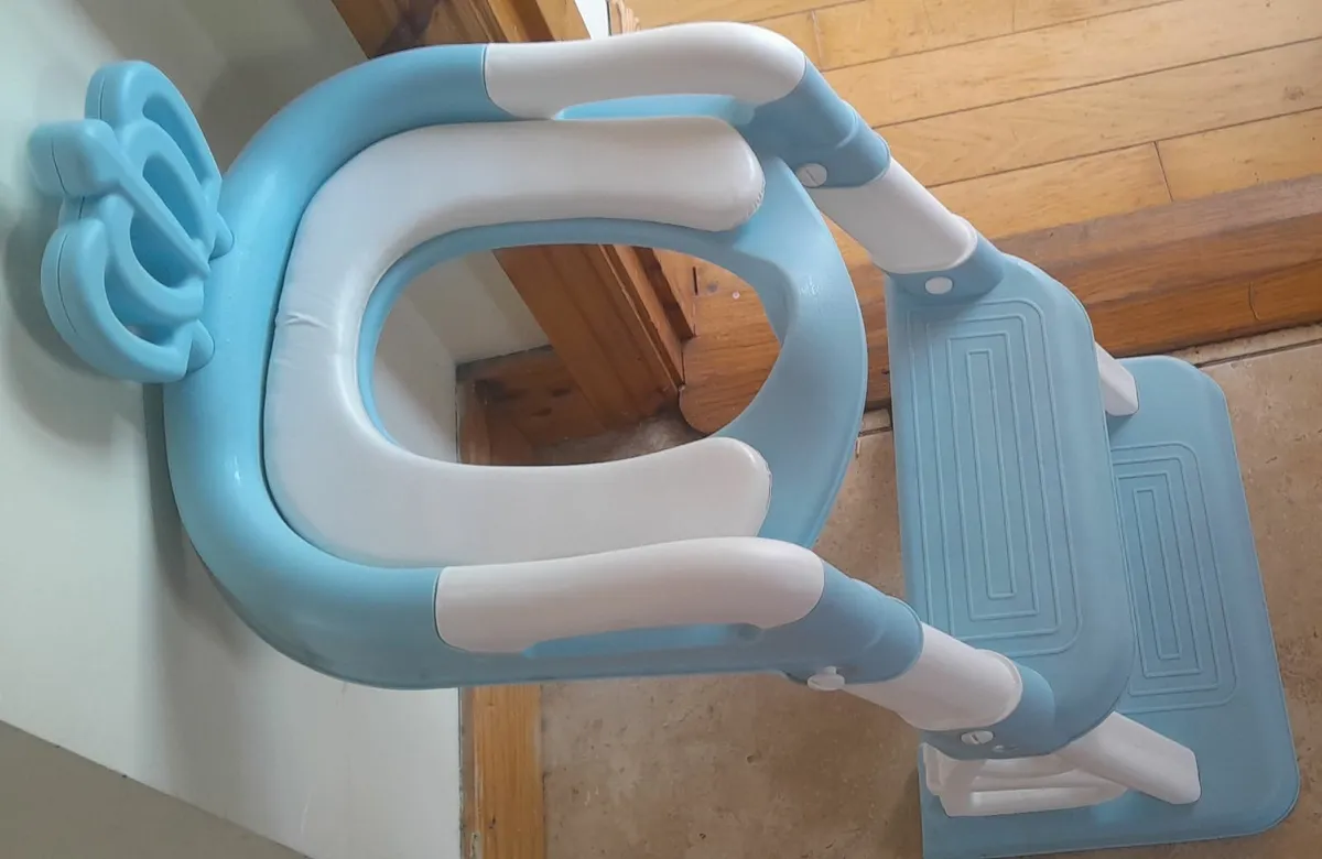 Toilet seat/stairs - Image 2