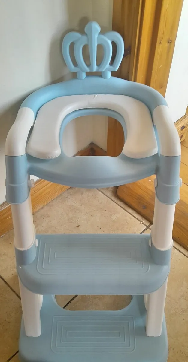 Toilet seat/stairs - Image 1