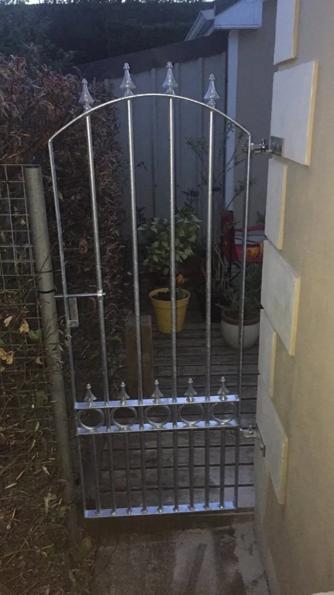 Gates, stairs and railings - Image 4