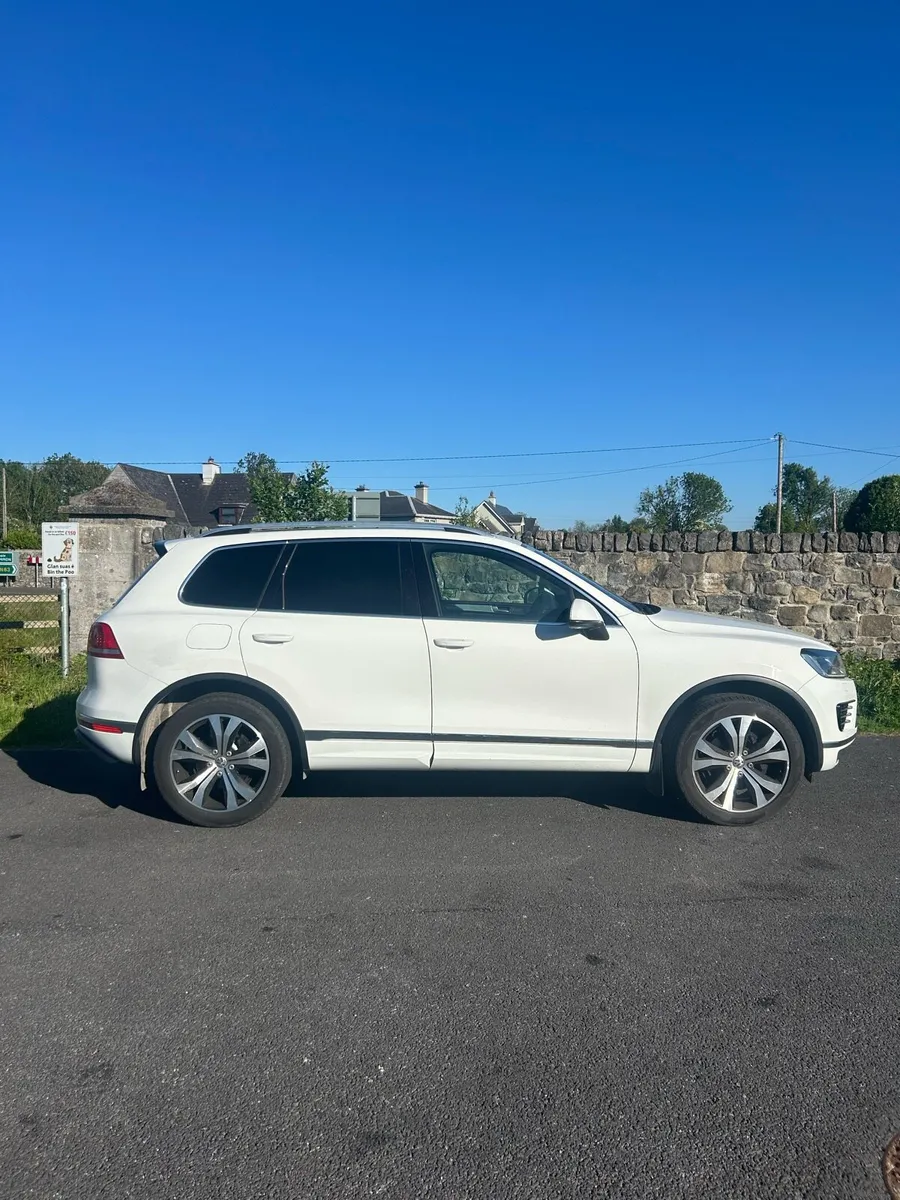 VW Touareg 3.0 V6 R Line 5 Seater - Image 1