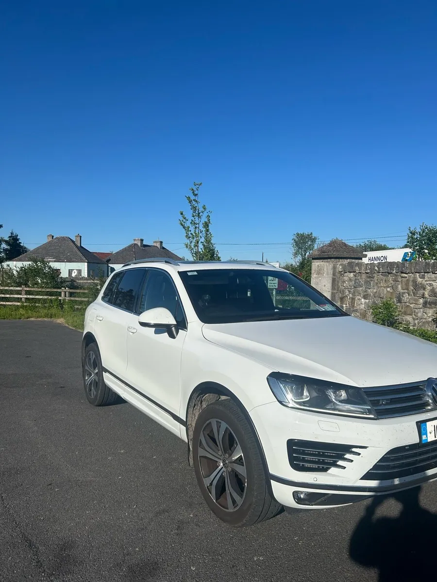 VW Touareg 3.0 V6 R Line 5 Seater - Image 2