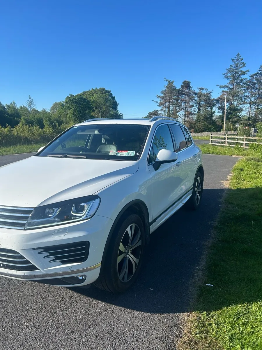 VW Touareg 3.0 V6 R Line 5 Seater - Image 3