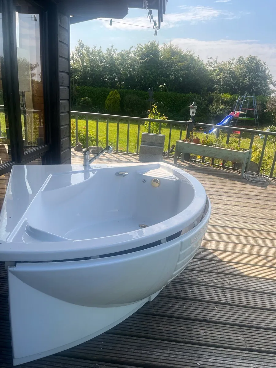 Corner Bath - Image 1