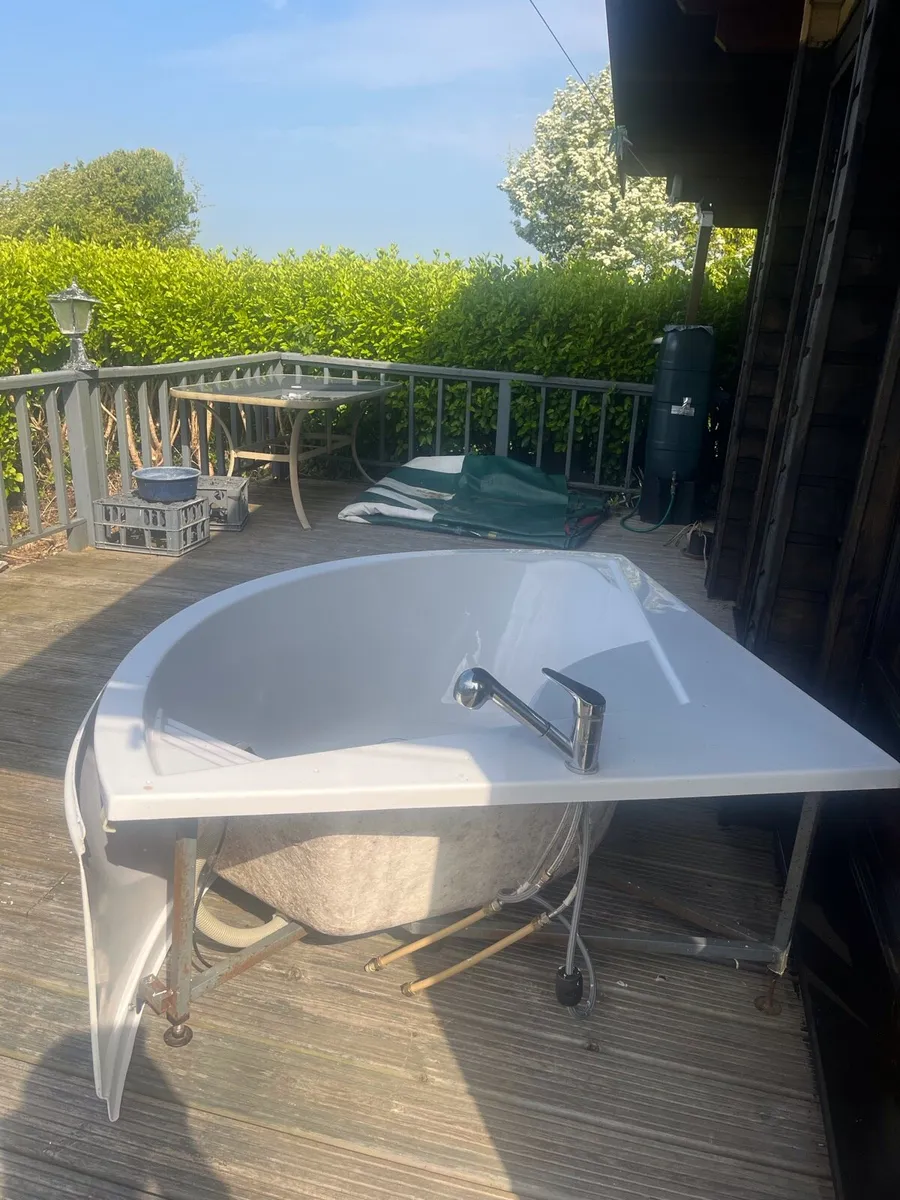 Corner Bath - Image 2