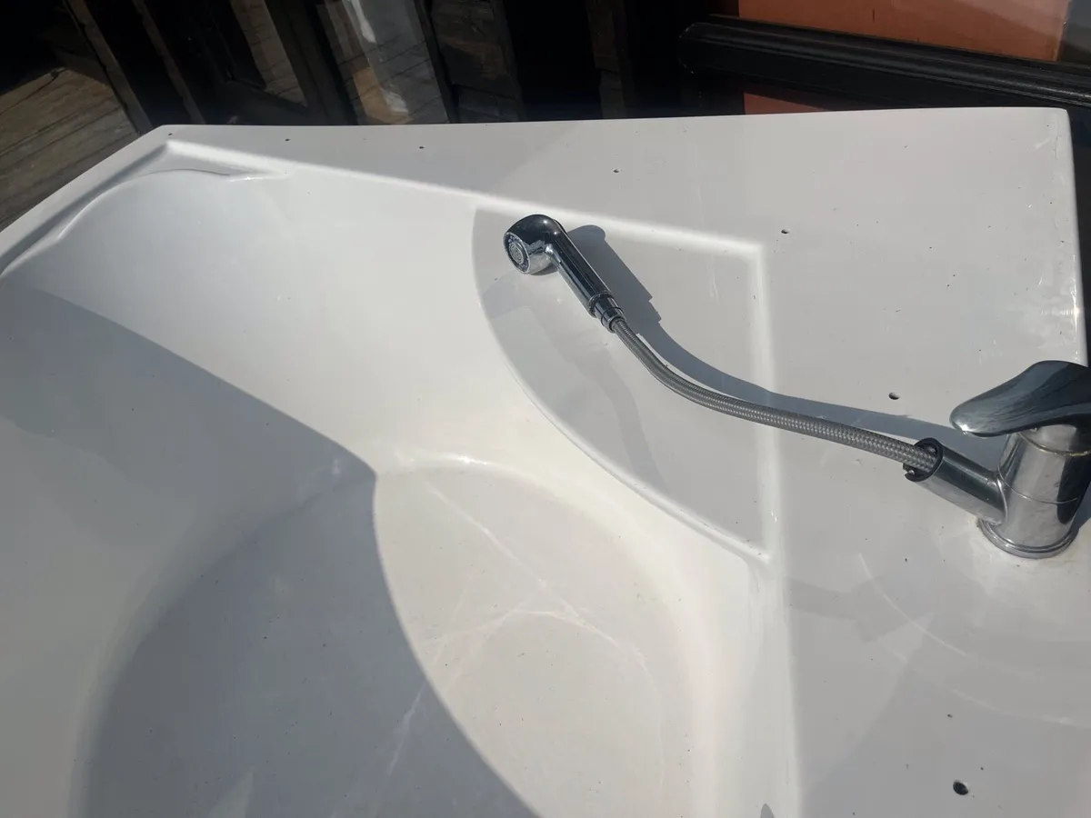 Corner Bath - Image 3
