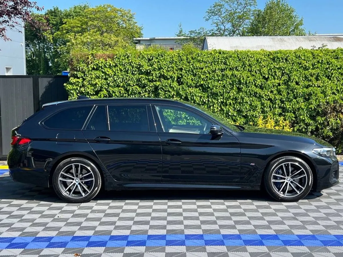BMW 5 Series 530e Touring M-sport 2.0 Hybrid // L - Image 2