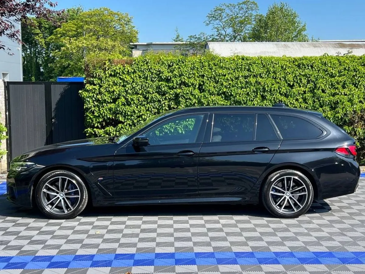 BMW 5 Series 530e Touring M-sport 2.0 Hybrid // L - Image 3