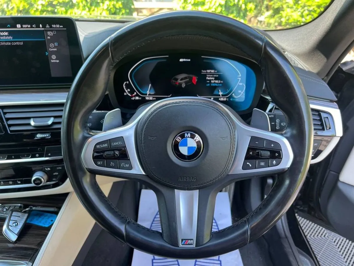 BMW 5 Series 530e Touring M-sport 2.0 Hybrid // L - Image 4