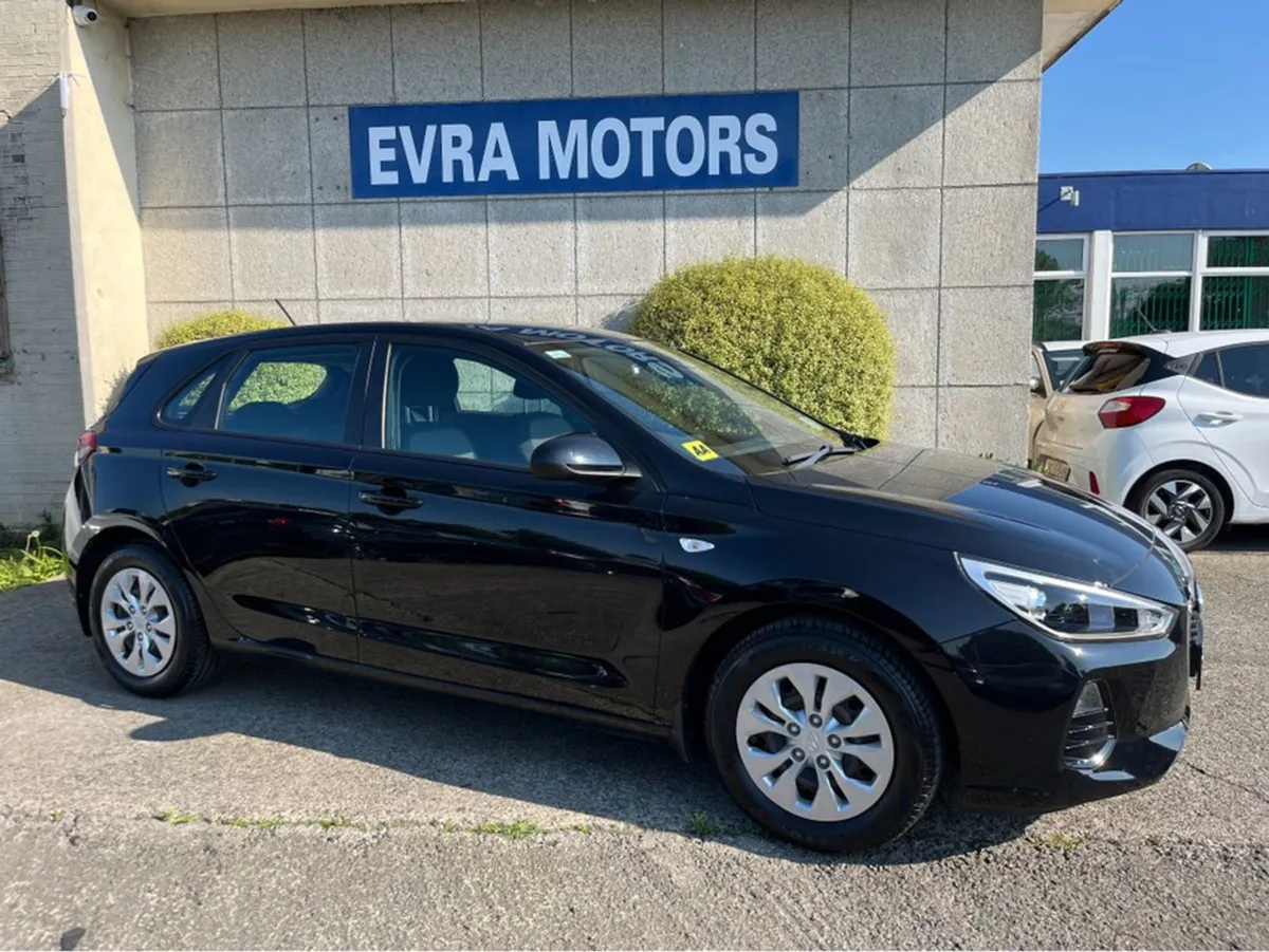 Hyundai i30 Classic 1.4 Petrol //only 14 880 Mile - Image 2