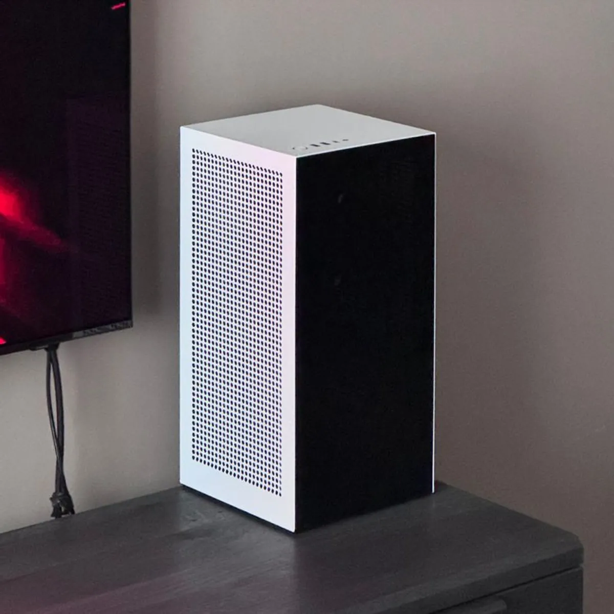 NZXT H1 with 720W PSU and AIO cooler  - mini iTX case (gaming PC) - Image 1