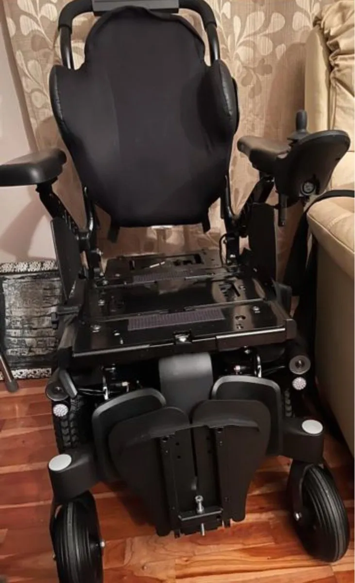 Electric wheelchair